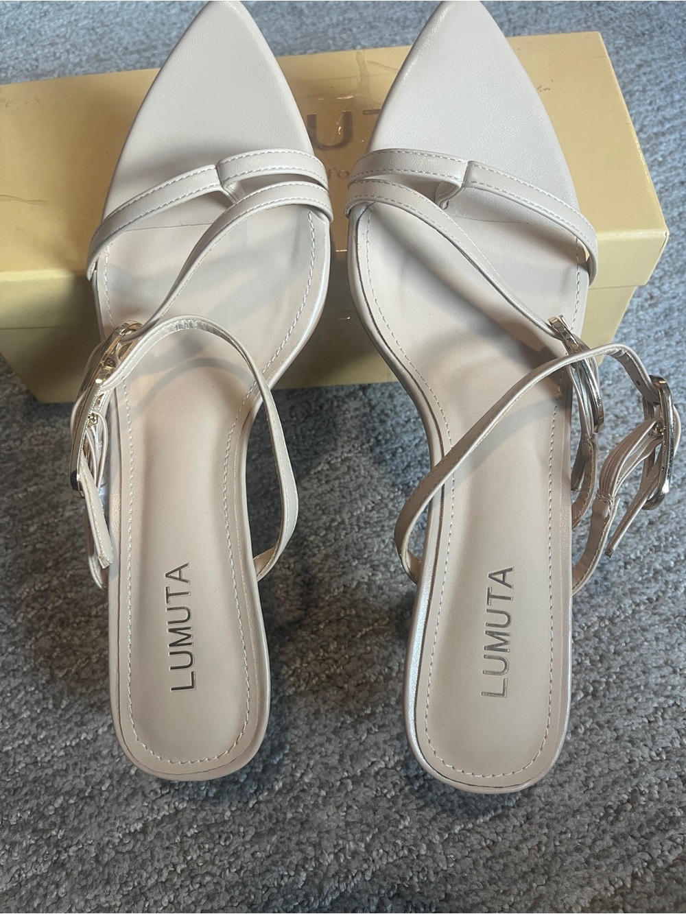 Women's Cream Pointed Toe Strappy heels. 8.5. 2341-1